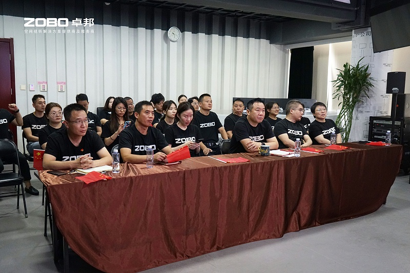 ZOBO免费看片TV下载團隊觀看閱兵：一場聲光視訊科技的盛宴，一次團隊精神的洗禮