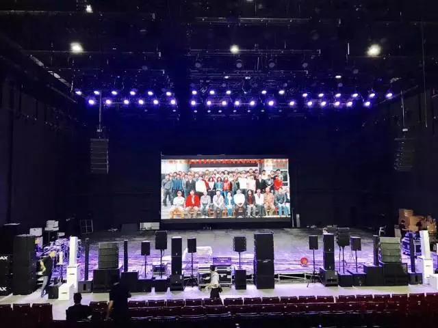舞台免费看片在线观看网站在舞台美術中的重要組成