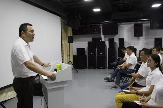 ZOBO免费看片TV下载年中員工培訓
