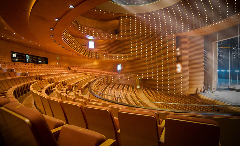 淺談舞台免费看片在线观看网站設備的調試及技術分析