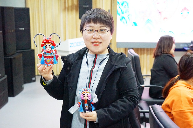 ZOBO免费看片TV下载工會丨舉辦體驗非遺之美-製作北京絹人的“女神節”活動