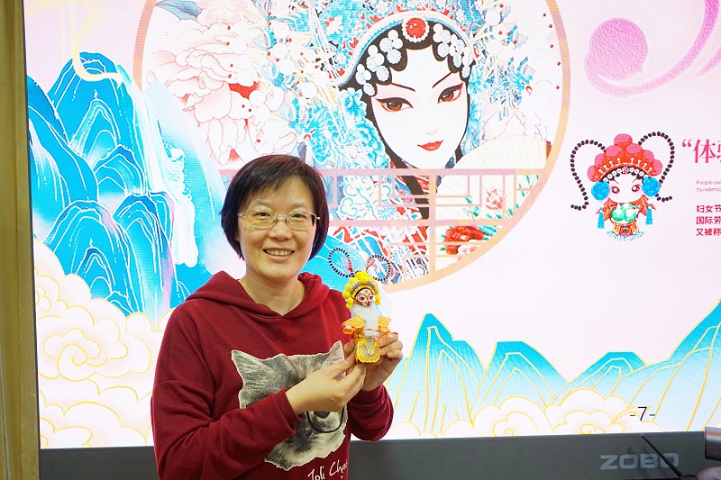 ZOBO免费看片TV下载工會丨舉辦體驗非遺之美-製作北京絹人的“女神節”活動